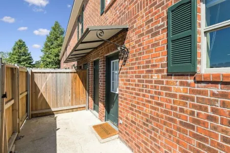 2-bd condo close to campus, free parking, sleeps 6