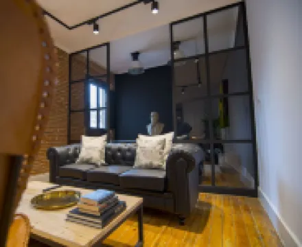 BEAUTIFUL DESIGN FLOOR IN THE CENTER FOR 6 PEOPLE