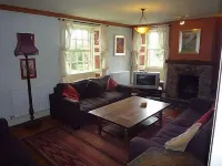 Traditional Family Friendly Farmhouse cottage - sleeps 8