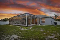 Spacious House with Relaxing Pool-Minutes to Warm Mineral Springs & Best Beaches