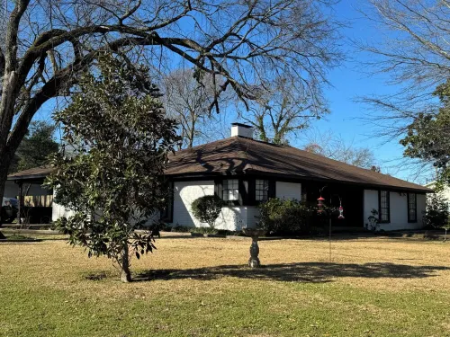 Charming 3-bedroom house with plenty of space for the entire family! Hotel di Mount Pleasant