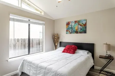 2 Beds, 1 Bath, Kitchen private space, Furnished Stanford, Palo Alto, Menlo Park Hotels in der Nähe von Facebook Building 23