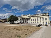 Bright and modern apartment on the ground floor in the center