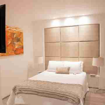 Luxury 3 BR Condo in top location near Las Perlas Beach Rooms