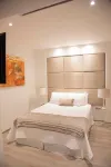 Luxury 3 BR Condo in top location near Las Perlas Beach