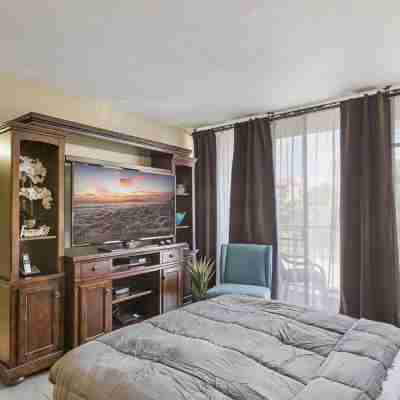 Across from Beach Walk to Shops and Restaurant Beautiful 3Bd 3BTH Condo Kihei Rooms