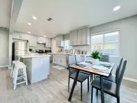 Indulge in Coastal Serenity - Stylish Bay Retreat!