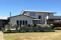 Large Sunny Holiday Home