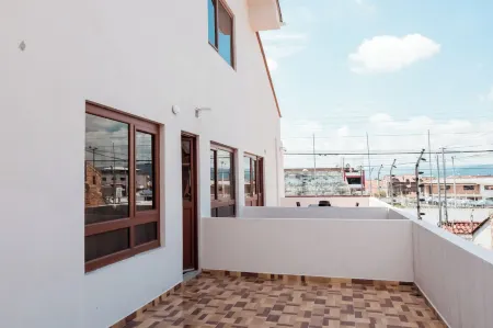 Large and Elegant 3 Bedroom Apartment