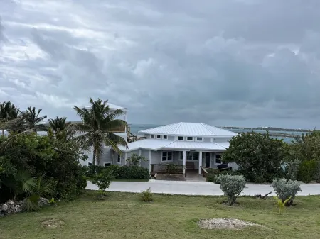RockPoint:  Stunning waterfront villa with the most beautiful view on Elbow Cay Отели в г. Элбоу Кей
