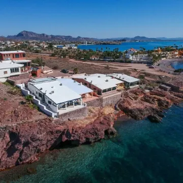 OCEANFRONT - Stunning, unobstructed views!