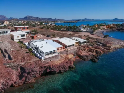 OCEANFRONT - Stunning, unobstructed views!