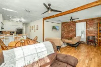 Circle Overlook-Private Downtown apartment