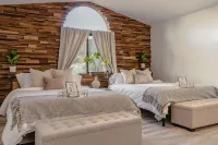 Newly Updated 3BR 3Bath Lakeview Vista, BBQ and New Appliances - King Bed Hotels in West Kelowna