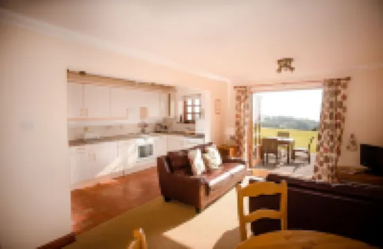 2 Bedroom Ground Floor Cottage with Fantastic Panoramic Sea View