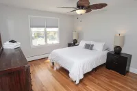 Beach house walking distance to Second Beach Sachuest Point National Wildlife Refuge附近的飯店