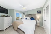 Snowbird! Beach Front Ocean View Condo Family Friendly + Pools/Hot Tub/Sauna