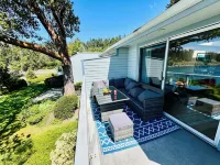 Ocean front with stunning views!! Gardens, trails, pools, and more. Pure beauty! Hotels in Nanaimo E
