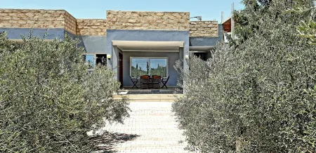 Villa with private pool 2