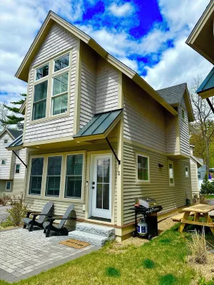 Lake Winnipesaukee W/ Dock Included.