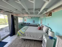 Fair Winds: Tropical Beach House, Stunning Ocean Views, Steps to the Beach!