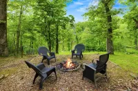 Lake front - Newly renovated - Gorgeous Views - Close to trails!