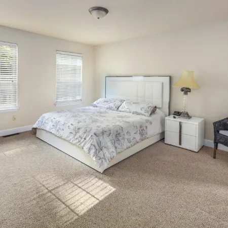Huge 4bd Masthope retreat,hot tub game room,lake access,ski, Rain friendly deck