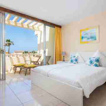 Family-friendly apartment 4 people. near sea and pool Rooms