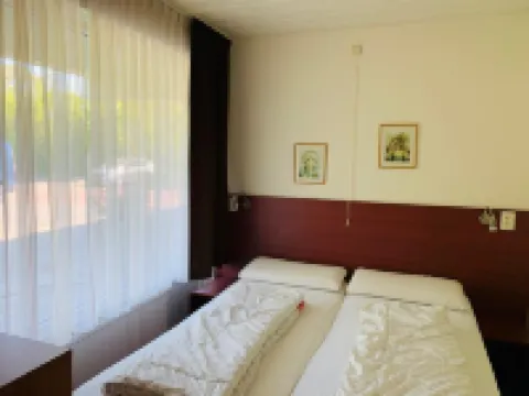 Holiday home at a copse and small lake, close to the beach 韋斯特佩勒酒店