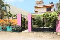 Casa Tortuga 2BR/1BA apt., private pool, patio&garden, parking.