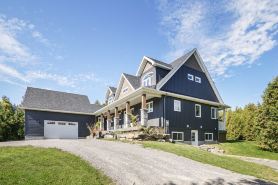 Chateau Jan - Walkout Apartment on 2.65 Acres (Child Friendly)