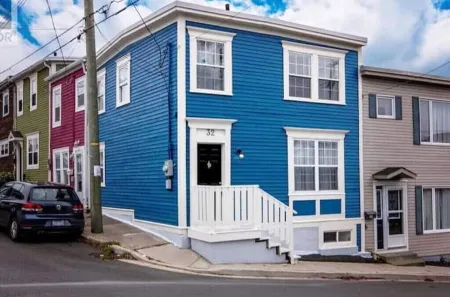 Blueberry Biscuit Home - Jelly Bean Row Отели рядом с достопримечательностью «Мемориал Юниверсити оф Ньюфаундленд»