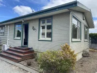 CUTE & COSY, CLOSE TO TOWN & LAKE