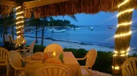 Amazing View Oceanfront with 2 pools, Daily Housekeeping