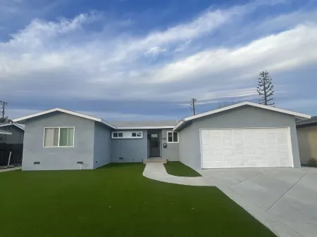 Near Claremont La Verne near highways 10 57 210 Memory foam Queen's bed Отели рядом с достопримечательностью «Университет Ла Верн»