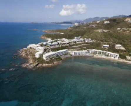 Location, Location, Location!  2BR/2BA, Spectacular Ocean and Pool Views