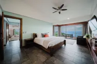 Million dollar Sunset Views and centrally located in Manuel Antonio