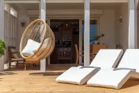 Six View - Beach Front Apartment