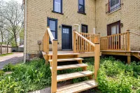 The Otis 𓅬 on Victoria Park | 2 Bed 1 Bath | Main Floor Suite