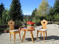 Sunny idyll at 1,300 m with a huge terrace opposite the mountains