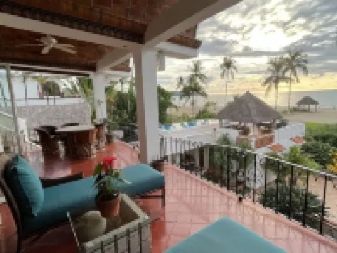 Spacious 2 bedroom oceanfront apartment Hotels in Compostela