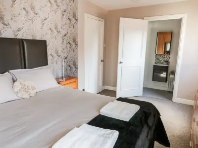 9 Navigation Square Hotels near Next