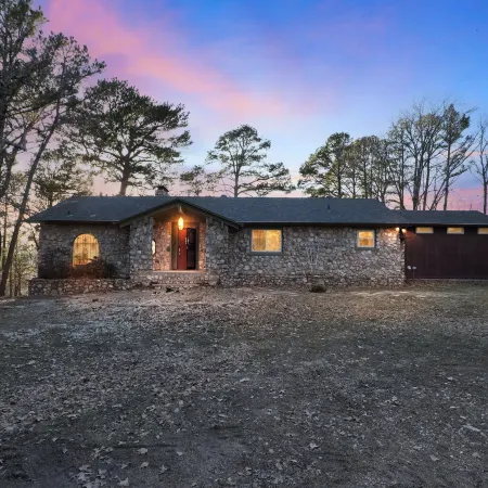 Lakefront Escape on Lake Hudson 5 Bedroom Cabin, Pet Friendly!