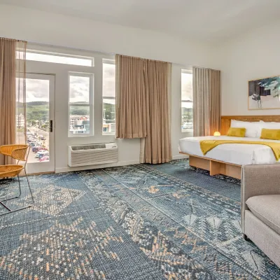 Saltline Hotels near Downtown Cannon Beach