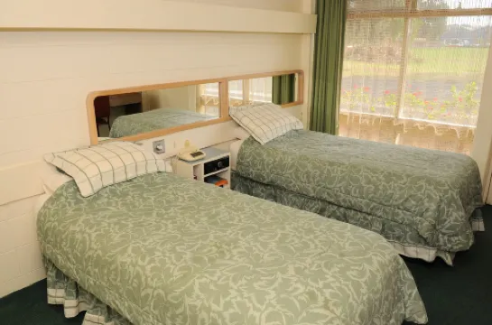 Peninsula Motor Inn - Family
