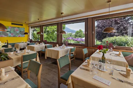 Angerburg Blumenhotel Отели рядом с достопримечательностью «Monticolo Lake»