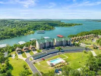 On the Rocks 3 Bedroom Condo by RedAwning - Homestays