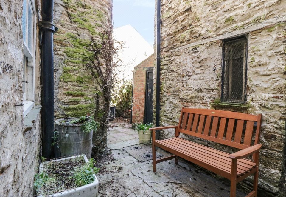 9 Tower Street - Housity