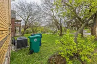 Comfy 3br Flat Close To The Falls 3 Bedroom Apts