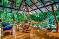 Congo Bongo EcoVillage Costa Rica - parking